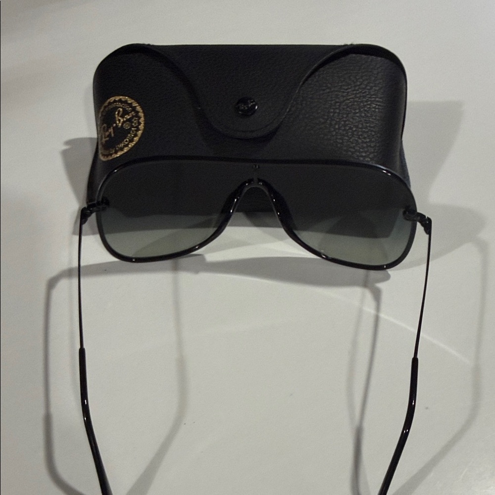 Ray-Ban Black Aviator Shades with Case - Picture 8 of 11